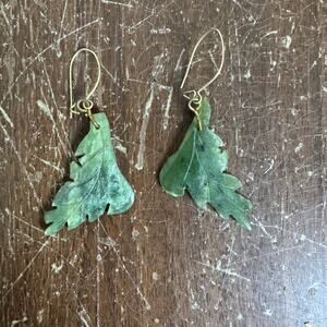 Vintage hand crafted‎ Jadeite carved leaf dangle earrings